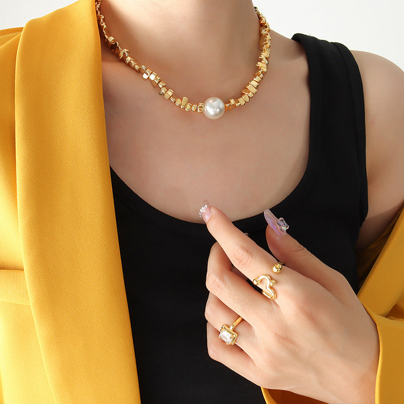 Geometric Pearl Necklace